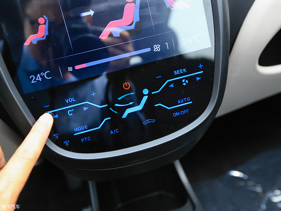 Componente esencial en la aplicación de sistemas eléctricos de alta tensión: Conector de alta tensión para vehículos eléctricos